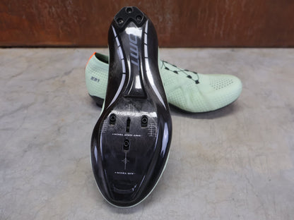 RR - Herrenschuhe von Dmt, DMT KR1 RENNRADSCHUH / KILKY / MINT / UNISEX / 42 vor USEDBIKES - OB.DE Hintergrund