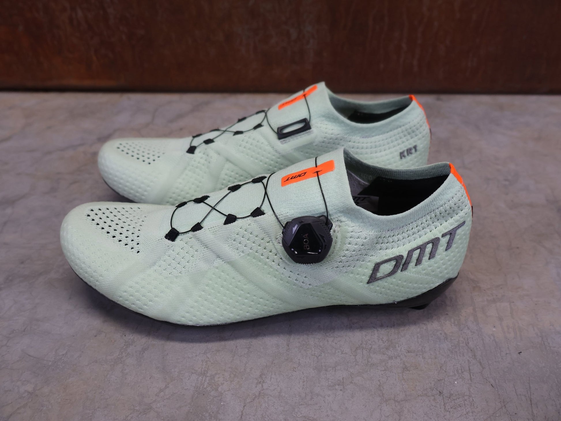 RR - Herrenschuhe von Dmt, DMT KR1 RENNRADSCHUH / KILKY / MINT / UNISEX / 42 vor USEDBIKES - OB.DE Hintergrund
