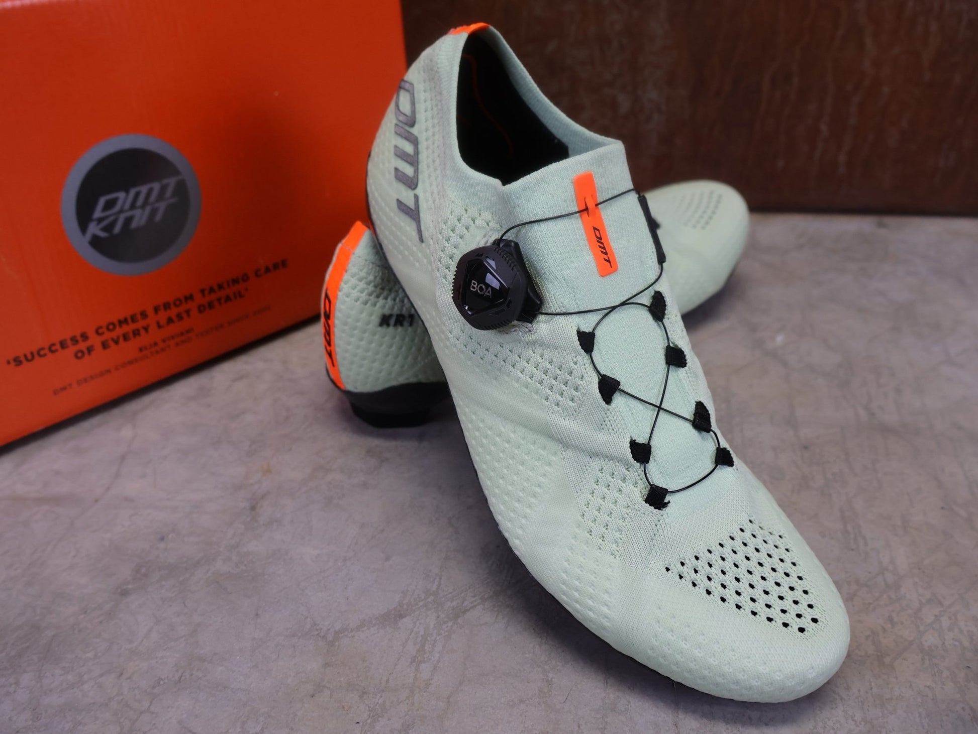 RR - Herrenschuhe von Dmt, DMT KR1 RENNRADSCHUH / KILKY / MINT / UNISEX / 42 vor USEDBIKES - OB.DE Hintergrund