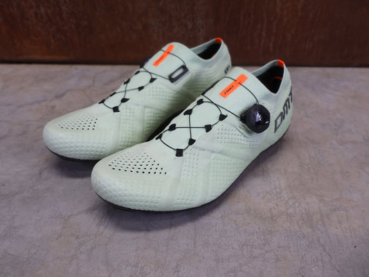 RR - Herrenschuhe von Dmt, DMT KR1 RENNRADSCHUH / KILKY / MINT / UNISEX / 42 vor USEDBIKES - OB.DE Hintergrund