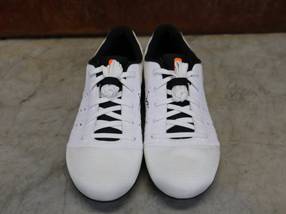 RR - Herrenschuhe von Dmt, DMT KR4 PJ RENNRADSCHUH / WEIß / SCHWARZ / UNISEX vor USEDBIKES - OB.DE Hintergrund