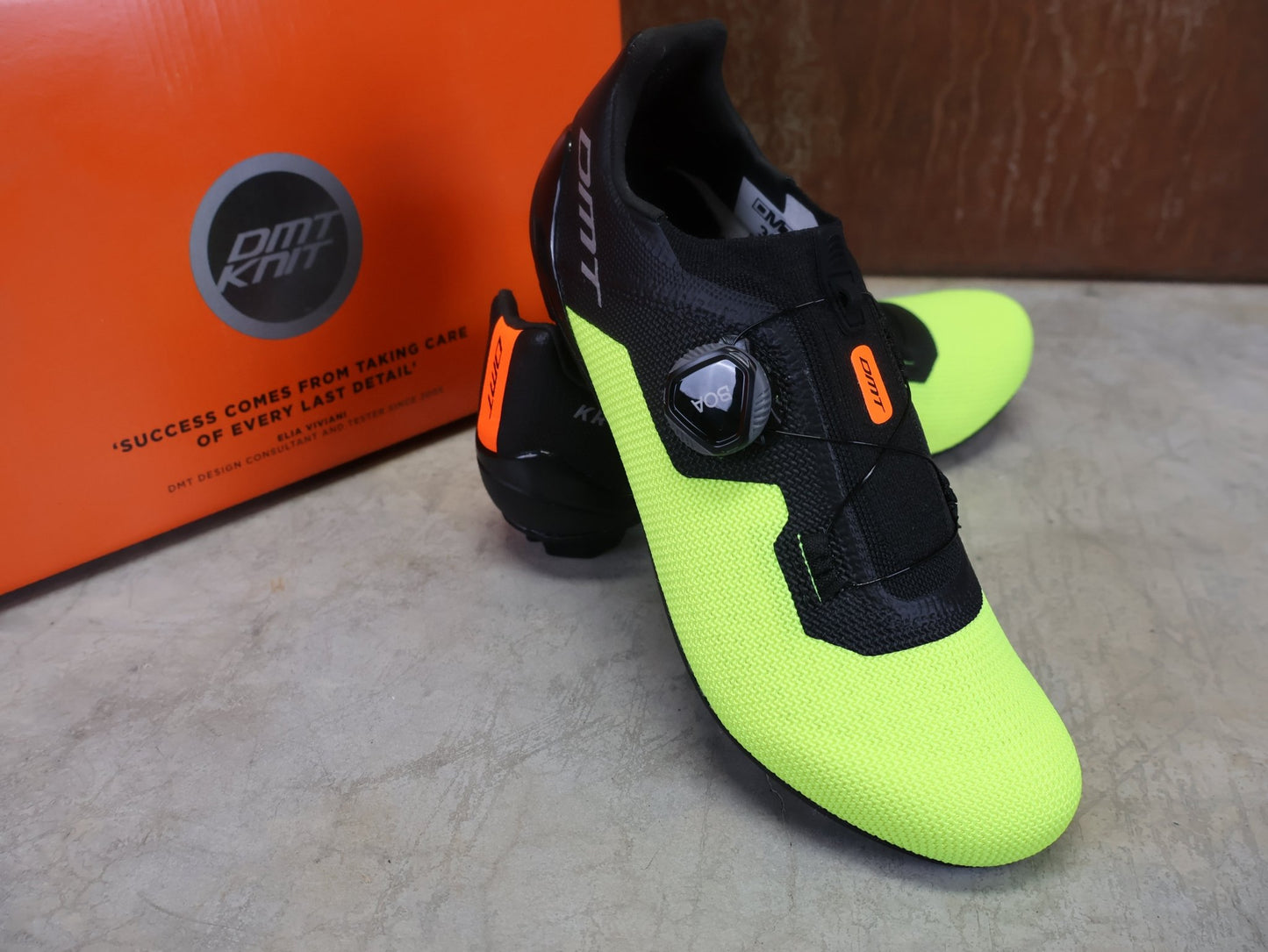 RR - Herrenschuhe von Dmt, DMT KR4 RENNRADSCHUH / SCHWARZ / GELB REFLEX / UNISEX / 39 vor USEDBIKES - OB.DE Hintergrund