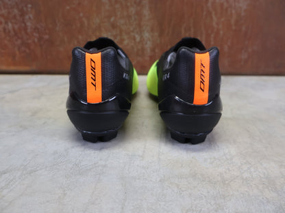 RR - Herrenschuhe von Dmt, DMT KR4 RENNRADSCHUH / SCHWARZ / GELB REFLEX / UNISEX / 39 vor USEDBIKES - OB.DE Hintergrund