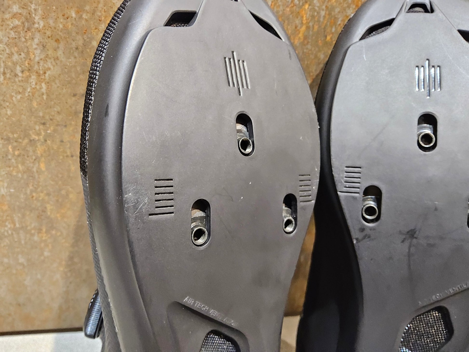 RR - Herrenschuhe von Dmt, DMT KR4 RENNRADSCHUH / SCHWARZ / UNISEX / 42 vor USEDBIKES - OB.DE Hintergrund