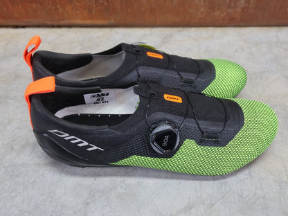 RR - Herrenschuhe von Dmt, DMT KT4 TRIATHLON FAHRRADSCHUH / SCHWARZ / GELB REFLEX / UNISEX vor USEDBIKES - OB.DE Hintergrund