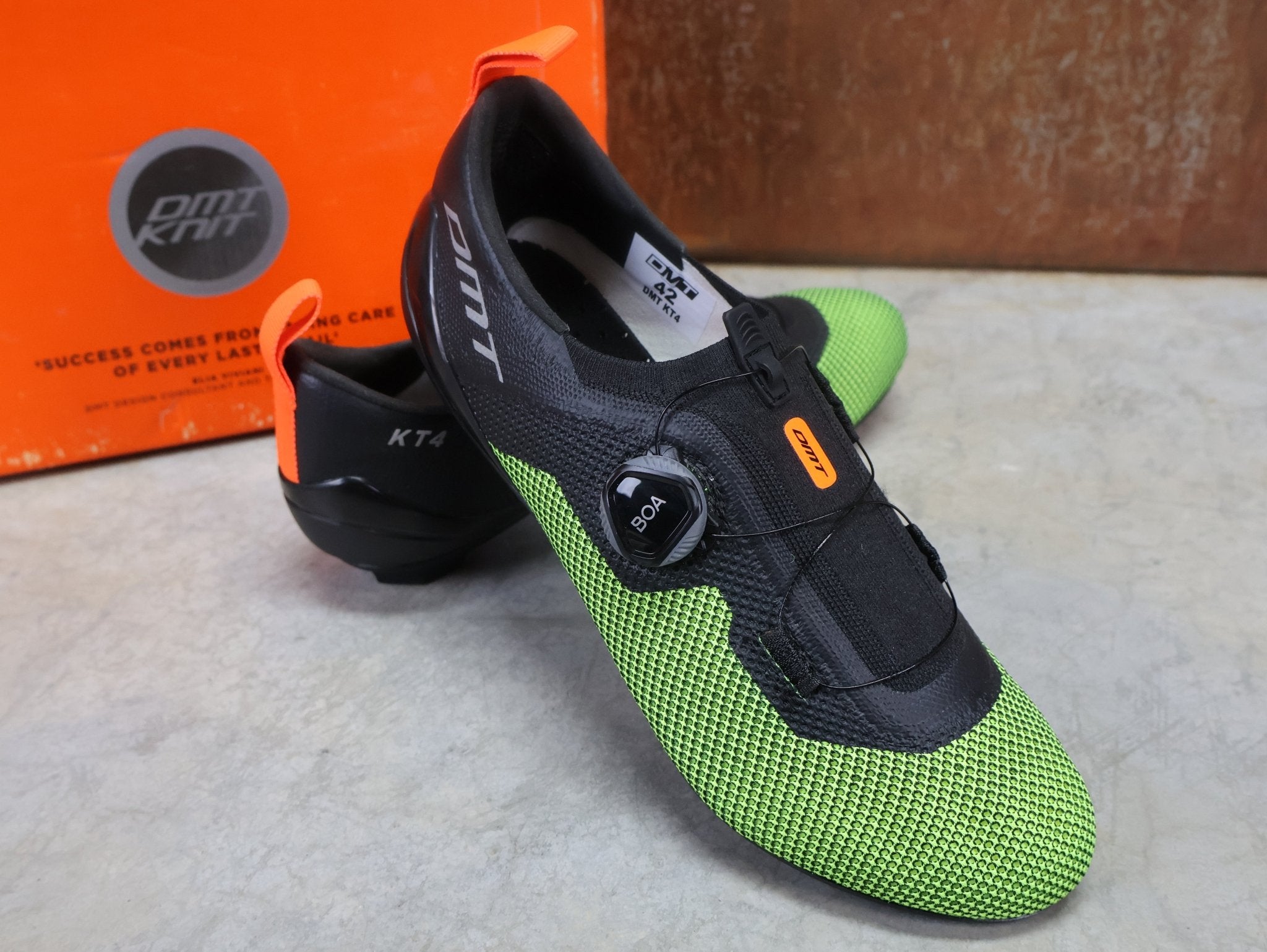 DMT KT4 TRIATHLON CYCLING SHOE / BLACK / YELLOW REFLEX / UNISEX