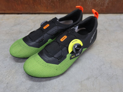 RR - Herrenschuhe von Dmt, DMT KT4 TRIATHLON FAHRRADSCHUH / SCHWARZ / GELB REFLEX / UNISEX vor USEDBIKES - OB.DE Hintergrund