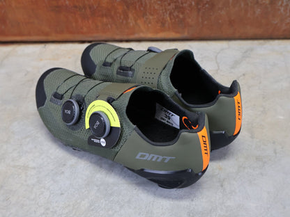 MTB - Herrenschuhe von Dmt, DMT MH10 MOUNTAINBIKESCHUH / SCHWARZ / GRÜN / UNISEX vor USEDBIKES - OB.DE Hintergrund