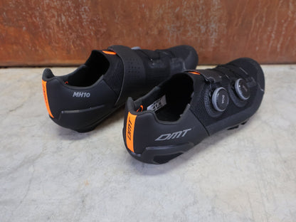 MTB - Herrenschuhe von Dmt, DMT MH10 MOUNTAINBIKESCHUH / SCHWARZ / SCHWARZ / UNISEX / 41.5 vor USEDBIKES - OB.DE Hintergrund
