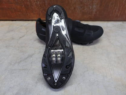 MTB - Herrenschuhe von Dmt, DMT MH10 MOUNTAINBIKESCHUH / SCHWARZ / SCHWARZ / UNISEX / 41.5 vor USEDBIKES - OB.DE Hintergrund