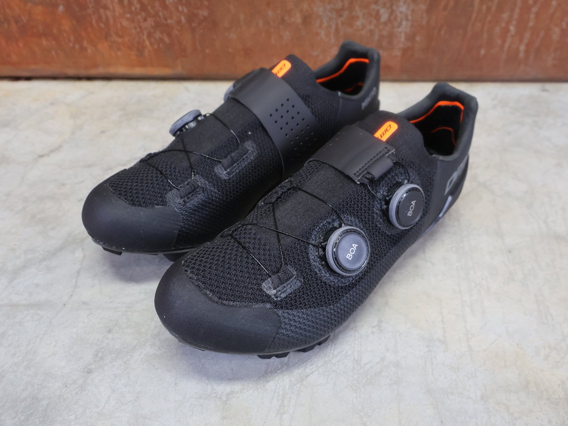 MTB - Herrenschuhe von Dmt, DMT MH10 MOUNTAINBIKESCHUH / SCHWARZ / SCHWARZ / UNISEX / 41.5 vor USEDBIKES - OB.DE Hintergrund