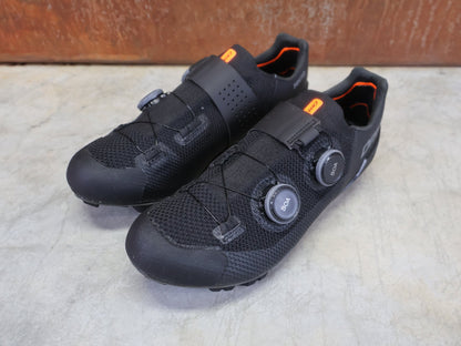MTB - Herrenschuhe von Dmt, DMT MH10 MOUNTAINBIKESCHUH / SCHWARZ / SCHWARZ / UNISEX / 41.5 vor USEDBIKES - OB.DE Hintergrund