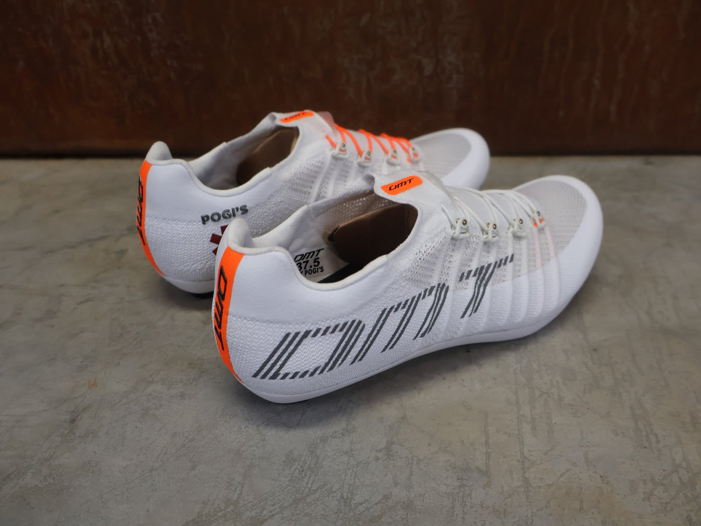 RR - Herrenschuhe von Dmt, DMT POGIS 25 RENNRADSCHUH / WEIß / UNISEX / 37.5 vor USEDBIKES - OB.DE Hintergrund