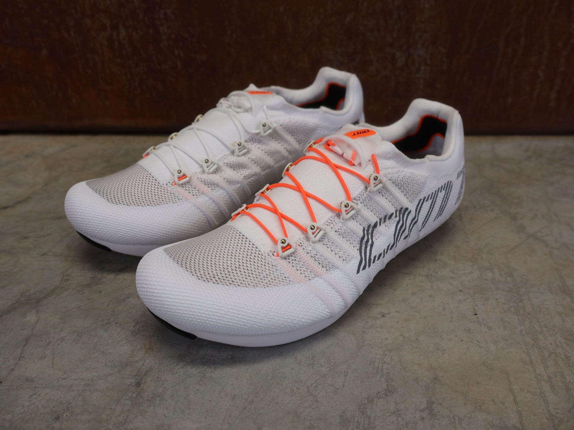 RR - Herrenschuhe von Dmt, DMT POGIS 25 RENNRADSCHUH / WEIß / UNISEX / 37.5 vor USEDBIKES - OB.DE Hintergrund