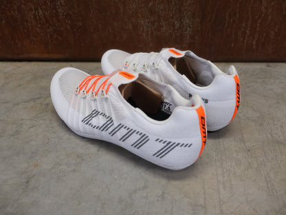 RR - Herrenschuhe von Dmt, DMT POGIS 25 RENNRADSCHUH / WEIß / UNISEX / 37.5 vor USEDBIKES - OB.DE Hintergrund