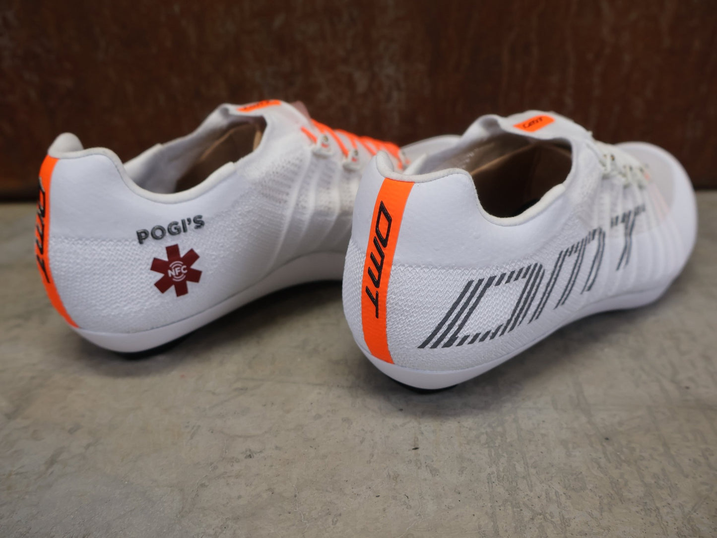 RR - Herrenschuhe von Dmt, DMT POGIS 25 RENNRADSCHUH / WEIß / UNISEX / 37.5 vor USEDBIKES - OB.DE Hintergrund