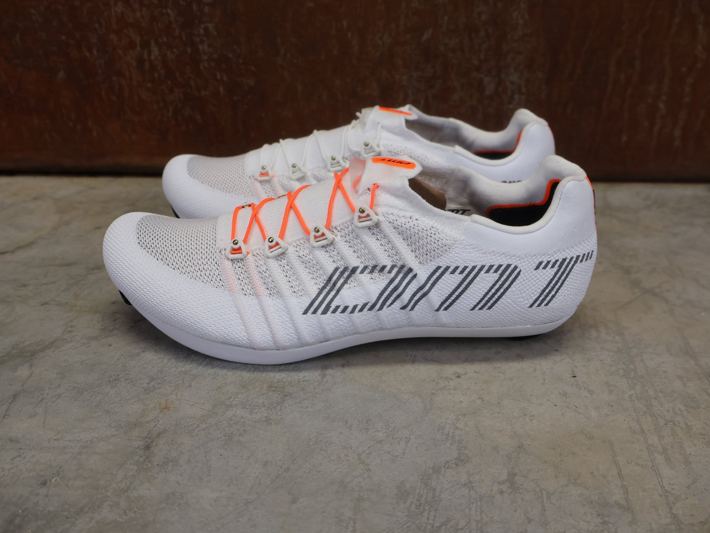 RR - Herrenschuhe von Dmt, DMT POGIS 25 RENNRADSCHUH / WEIß / UNISEX / 37.5 vor USEDBIKES - OB.DE Hintergrund