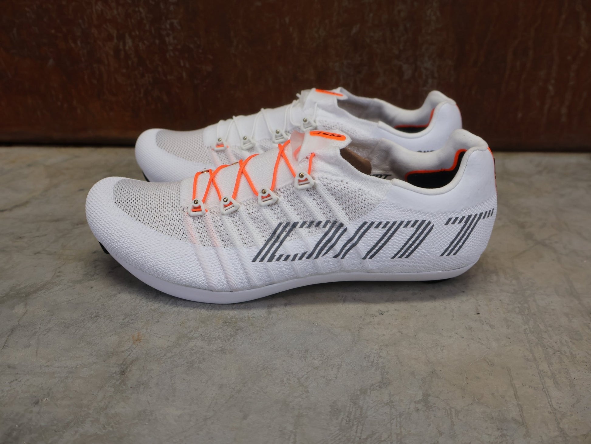 RR - Herrenschuhe von Dmt, DMT POGIS 25 RENNRADSCHUH / WEIß / UNISEX / 37.5 vor USEDBIKES - OB.DE Hintergrund