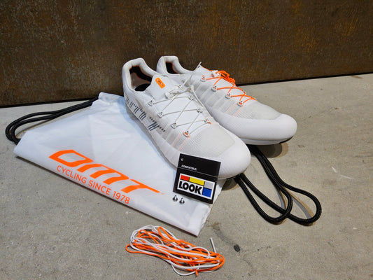 RR - Herrenschuhe von Dmt, DMT POGIS 25 RENNRADSCHUH / WEIß / UNISEX / 48 vor USEDBIKES - OB.DE Hintergrund