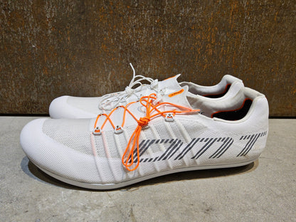 RR - Herrenschuhe von Dmt, DMT POGIS 25 RENNRADSCHUH / WEIß / UNISEX / 48 vor USEDBIKES - OB.DE Hintergrund