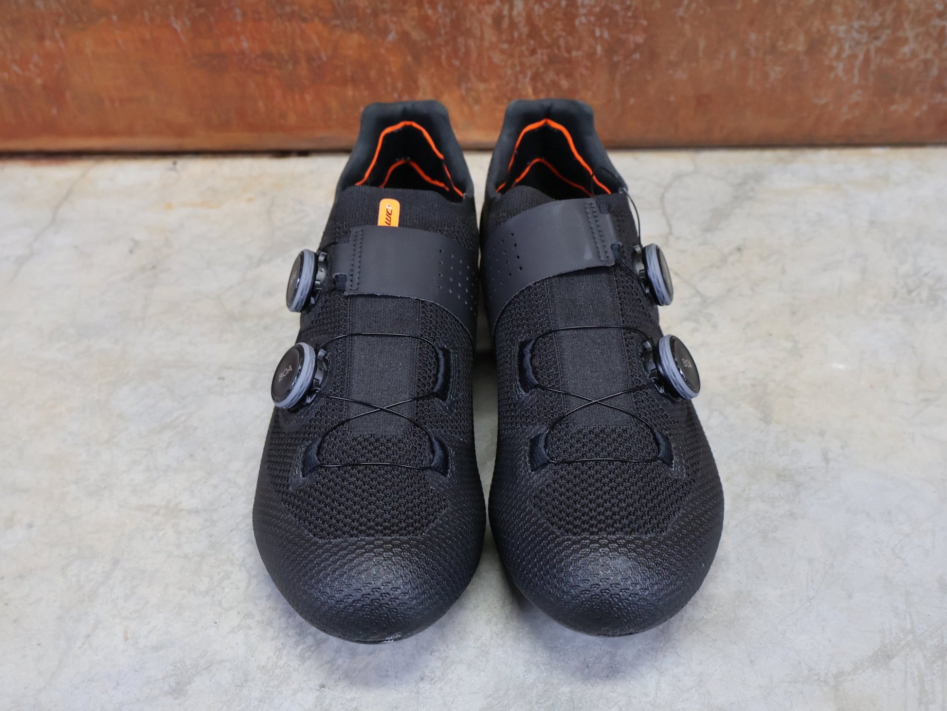 RR - Herrenschuhe von Dmt, DMT SH10 RENNRADSCHUH / SCHWARZ / SCHWARZ / UNISEX / 44 vor USEDBIKES - OB.DE Hintergrund