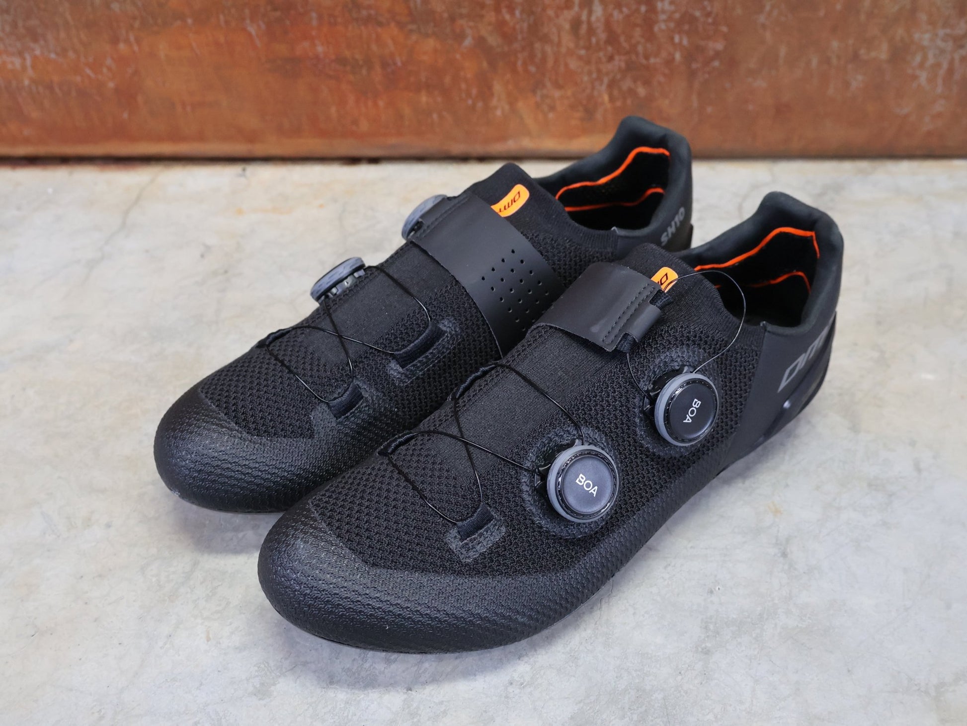 RR - Herrenschuhe von Dmt, DMT SH10 RENNRADSCHUH / SCHWARZ / SCHWARZ / UNISEX / 44 vor USEDBIKES - OB.DE Hintergrund