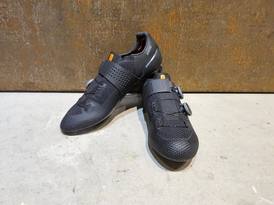 RR - Herrenschuhe von Dmt, DMT SH10 RENNRADSCHUH / SCHWARZ / UNISEX / 42 vor USEDBIKES - OB.DE Hintergrund