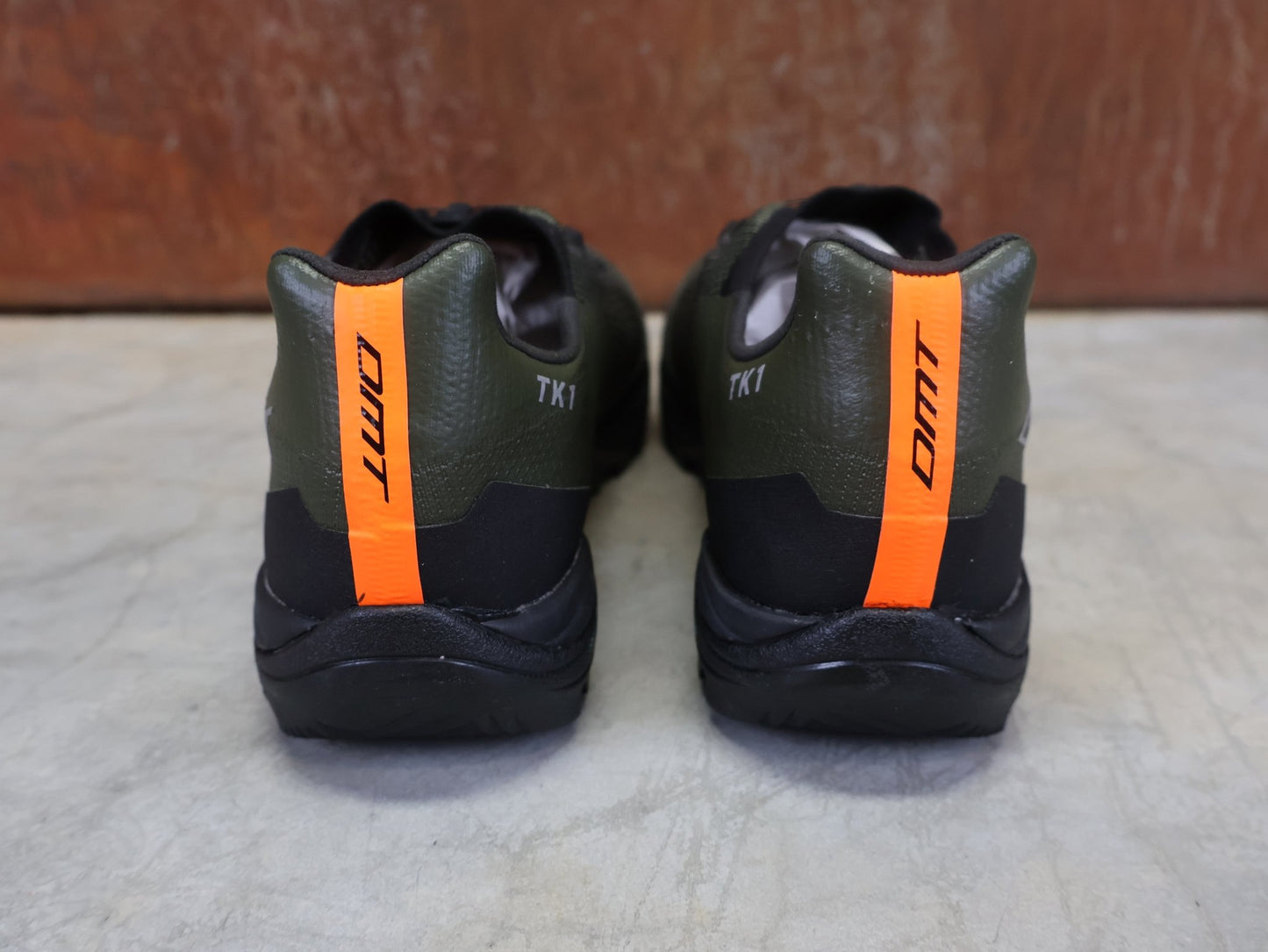 MTB - Herrenschuhe von Dmt, DMT TK1 MOUNTAINBIKESCHUH / GREEN / BLACK / UNISEX vor USEDBIKES - OB.DE Hintergrund