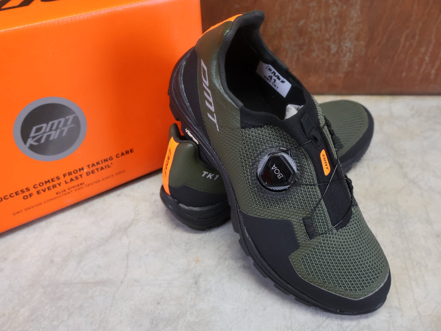 MTB - Herrenschuhe von Dmt, DMT TK1 MOUNTAINBIKESCHUH / GREEN / BLACK / UNISEX vor USEDBIKES - OB.DE Hintergrund