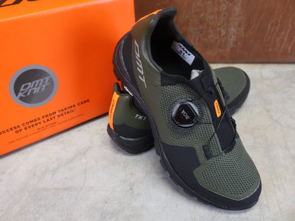 MTB - Herrenschuhe von Dmt, DMT TK1 MOUNTAINBIKESCHUH / GREEN / BLACK / UNISEX vor USEDBIKES - OB.DE Hintergrund