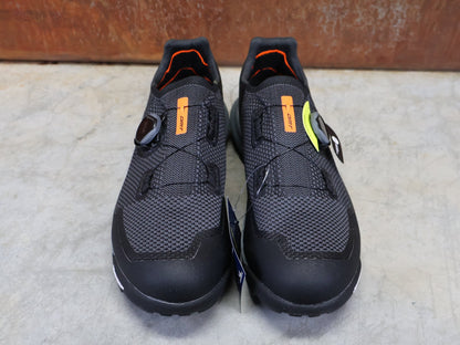 MTB - Herrenschuhe von Dmt, DMT TK10 MOUNTAINBIKESCHUH / ANTHRAZIT / SCHWARZ / UNISEX / 41 vor USEDBIKES - OB.DE Hintergrund