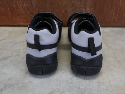 MTB - Herrenschuhe von Dmt, DMT TK10 MOUNTAINBIKESCHUH / GRAU / SCHWARZ / UNISEX / 42 vor USEDBIKES - OB.DE Hintergrund