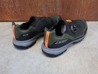 MTB - Herrenschuhe von Dmt, DMT TK10 MOUNTAINBIKESCHUH / GRÜN / SCHWARZ / UNISEX vor USEDBIKES - OB.DE Hintergrund