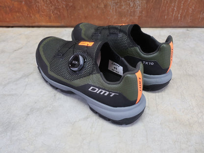 MTB - Herrenschuhe von Dmt, DMT TK10 MOUNTAINBIKESCHUH / GRÜN / SCHWARZ / UNISEX vor USEDBIKES - OB.DE Hintergrund