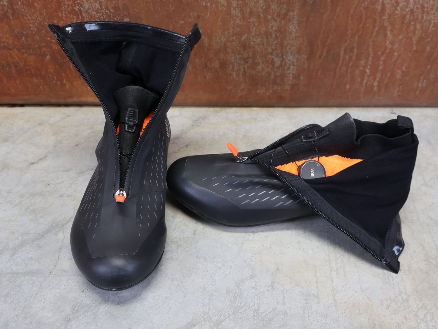 RR - Herrenschuhe von Dmt, DMT WKR1 WINTER RENNRADSCHUH / SCHWARZ / ORANGE / UNISEX / 40 vor USEDBIKES - OB.DE Hintergrund