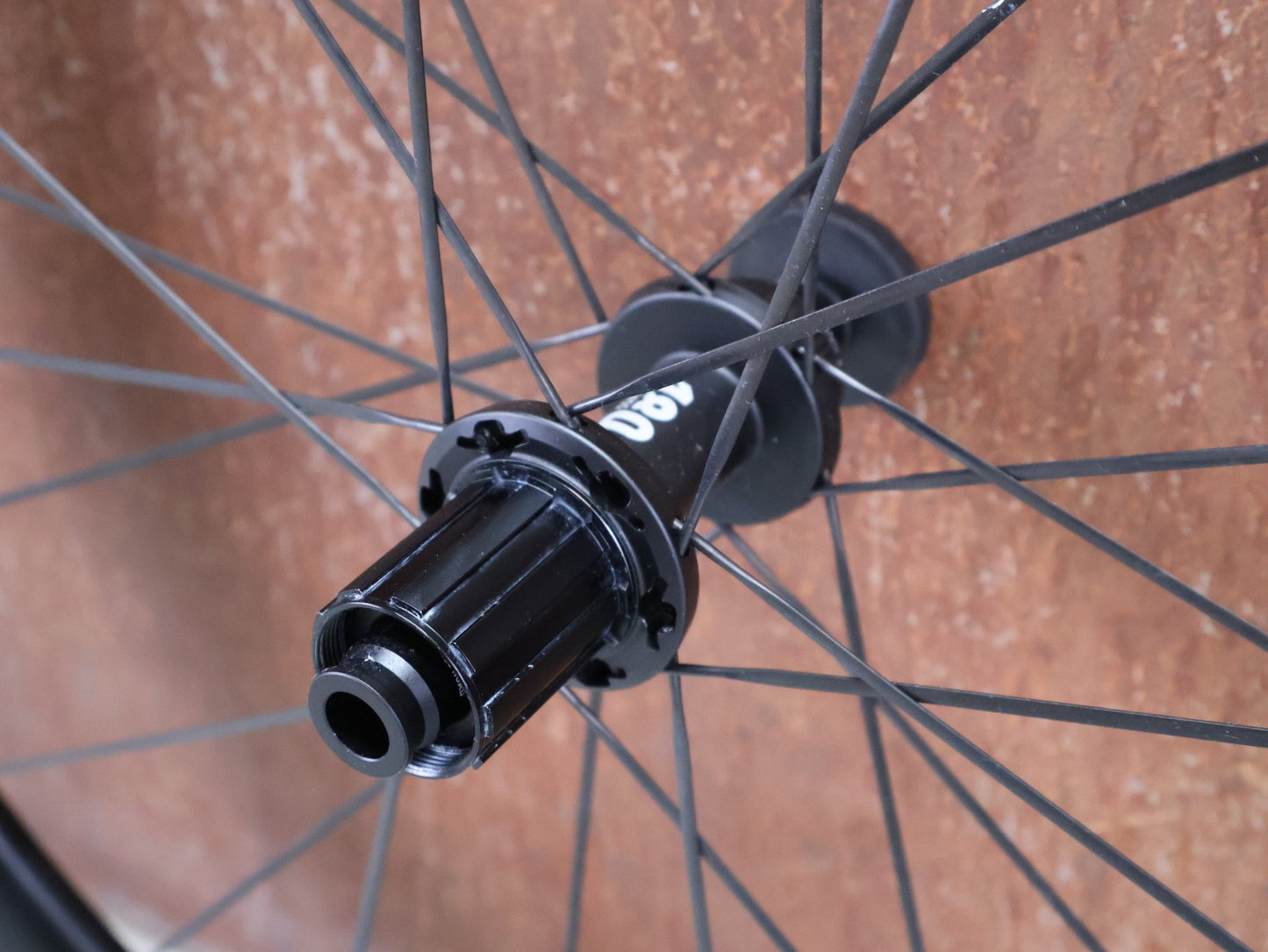 Laufrad/Laufradsatz von Dt Swiss, DT SWISS ARC 1000 62MM LAUFRADSATZ DISC vor USEDBIKES - OB.DE Hintergrund