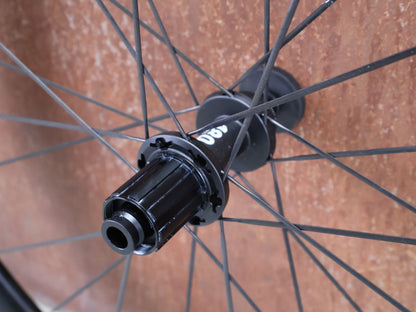 Laufrad/Laufradsatz von Dt Swiss, DT SWISS ARC 1000 62MM LAUFRADSATZ DISC vor USEDBIKES - OB.DE Hintergrund