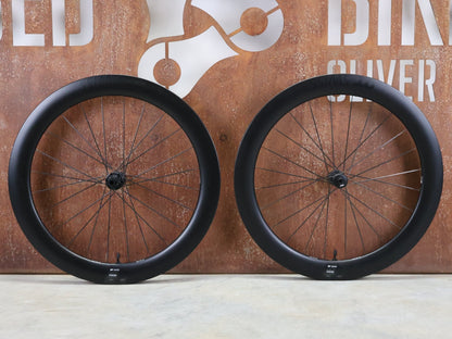 Laufrad/Laufradsatz von Dt Swiss, DT SWISS ARC 1000 62MM LAUFRADSATZ DISC vor USEDBIKES - OB.DE Hintergrund