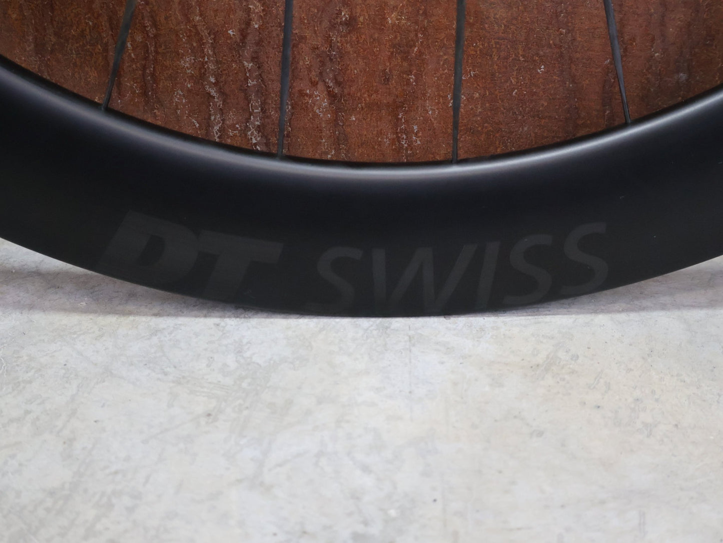Laufrad/Laufradsatz von Dt Swiss, DT SWISS ARC 1000 62MM LAUFRADSATZ DISC vor USEDBIKES - OB.DE Hintergrund