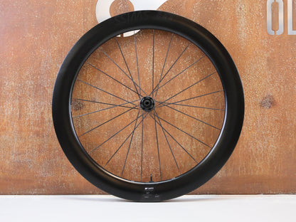Laufrad/Laufradsatz von Dt Swiss, DT SWISS ARC 1100 DICUT CARBON 62 DISC LAUFRADSATZ / SRAM XDR vor USEDBIKES-OB.DE Hintergrund