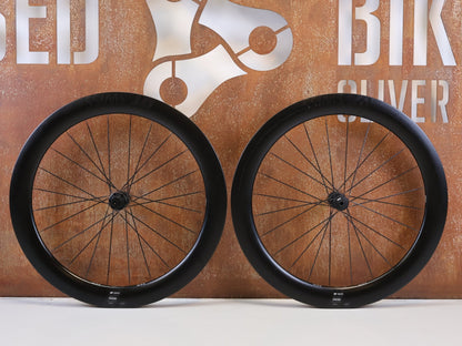 Laufrad/Laufradsatz von Dt Swiss, DT SWISS ARC 1100 DICUT CARBON 62 DISC LAUFRADSATZ XDR vor USEDBIKES-OB.DE Hintergrund