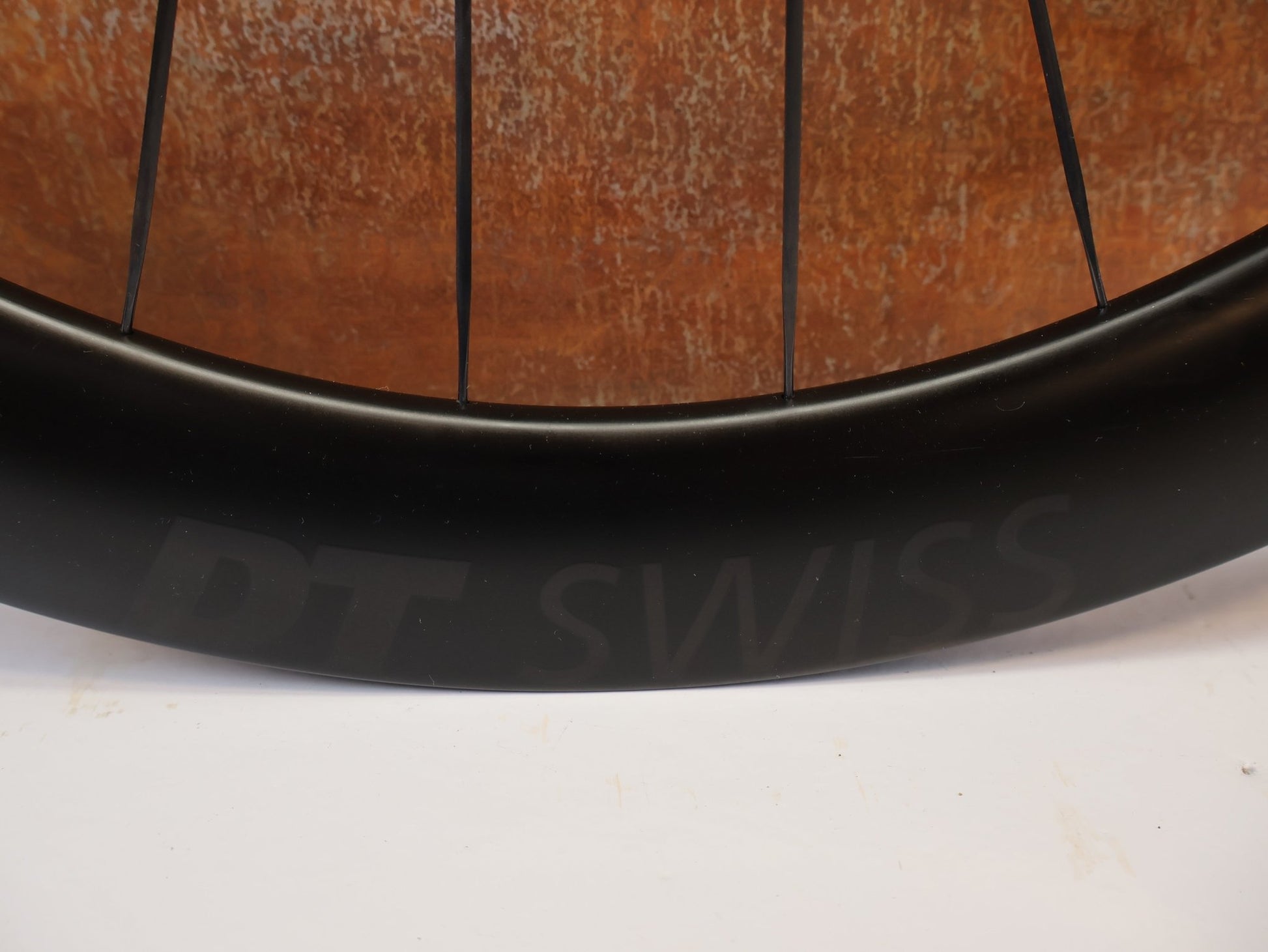 Laufrad/Laufradsatz von Dt Swiss, DT SWISS ARC 1100 DICUT CARBON 62 DISC LAUFRADSATZ XDR vor USEDBIKES-OB.DE Hintergrund