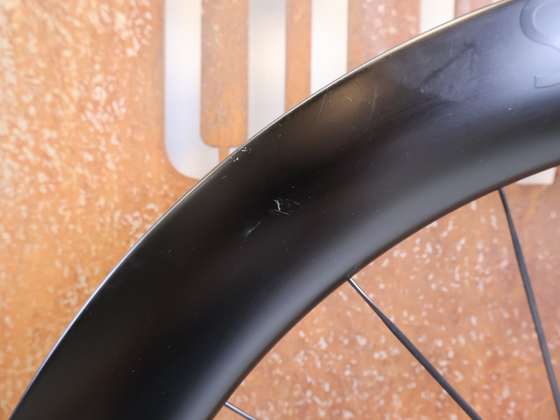Laufrad/Laufradsatz von Dt Swiss, DT SWISS ARC 1100 DICUT CARBON 62 DISC LAUFRADSATZ XDR vor USEDBIKES-OB.DE Hintergrund