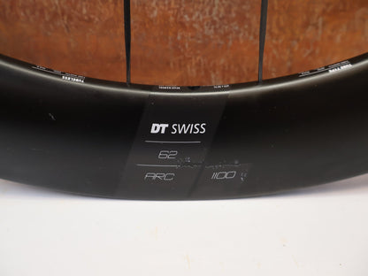 Laufrad/Laufradsatz von Dt Swiss, DT SWISS ARC 1100 DICUT CARBON 62 DISC LAUFRADSATZ XDR vor USEDBIKES-OB.DE Hintergrund