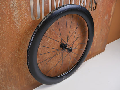 Laufrad/Laufradsatz von Dt Swiss, DT SWISS ARC 1100 DICUT CARBON 62 DISC LAUFRADSATZ XDR vor USEDBIKES-OB.DE Hintergrund