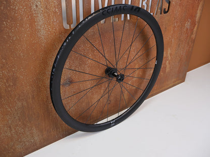 Laufrad/Laufradsatz von Dt Swiss, DT SWISS ARC 1100 DICUT DB 38 BLACK LABEL / CARBON LAUFRADSATZ / DISC / SHIMANO HG vor USEDBIKES - OB.DE Hintergrund
