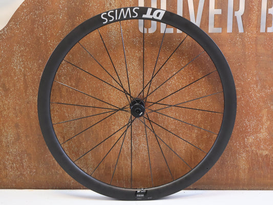 Laufrad/Laufradsatz von Dt Swiss, DT SWISS ARC 1100 DICUT DB 38 / CARBON LAUFRADSATZ / DISC / SHIMANO HG vor USEDBIKES-OB.DE Hintergrund