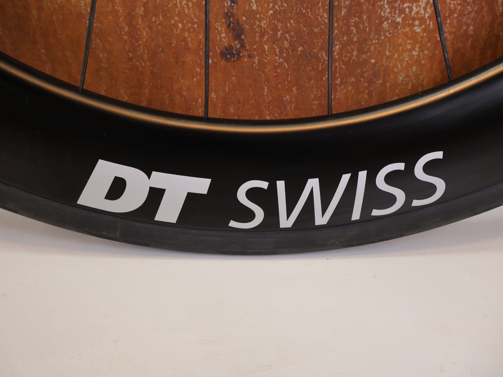 Laufrad/Laufradsatz von Dt Swiss, DT SWISS ARC 1400 DICUT® DB 62 / 80 LAUFRADSATZ – CARBON / DISC / SRAM XDR vor USEDBIKES - OB.DE Hintergrund