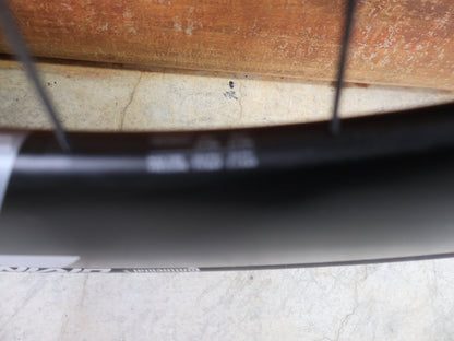 Laufrad/Laufradsatz von Dt Swiss, DT SWISS ARC 1400 DICUT® DB 65 / 80 LAUFRADSATZ – CARBON / DISC / SHIMANO ROAD vor USEDBIKES - OB.DE Hintergrund