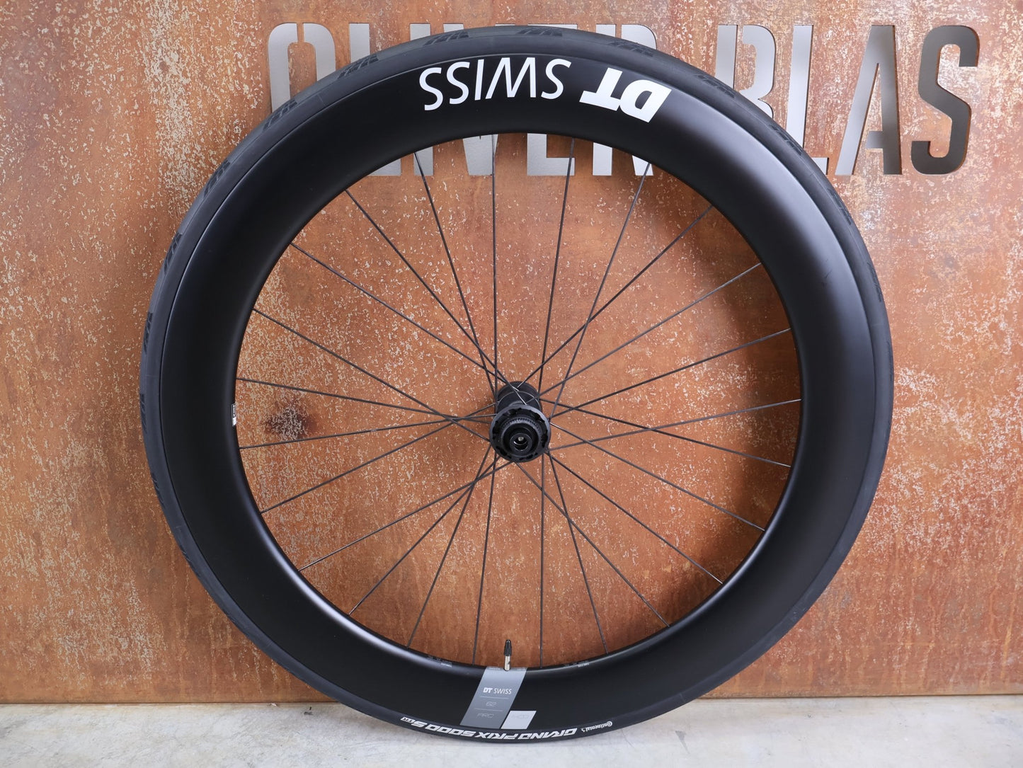 Laufrad/Laufradsatz von Dt Swiss, DT SWISS ARC 1400 DICUT® DB 65 / 80 LAUFRADSATZ – CARBON / DISC / SHIMANO ROAD vor USEDBIKES - OB.DE Hintergrund